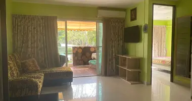 Condo  mit Balkon, mit Möbliert, mit Aufzug in Na Kluea, Thailand