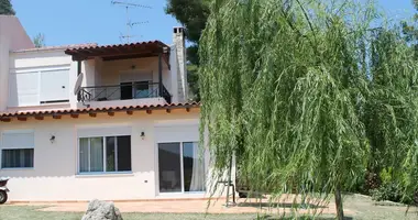 Reihenhaus 3 Zimmer mit Schwimmbad, mit Bergblick in Agia Paraskevi, Griechenland