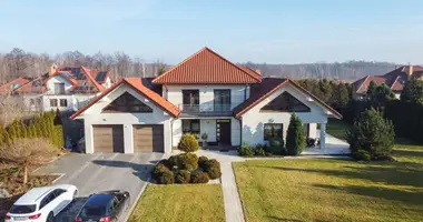 8 room house in Warsaw, Poland