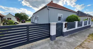 5 room house in Bosarkany, Hungary