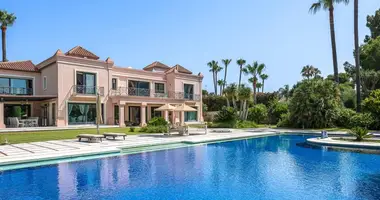 House 10 bedrooms in Estepona, Spain
