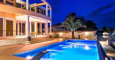 Villa 6 bedrooms with Furnitured, with Air conditioner, with Garage in Spain