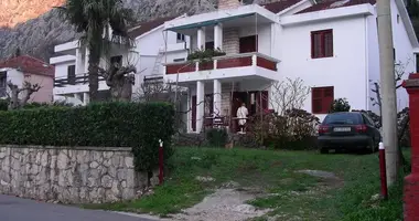 Haus 5 Schlafzimmer in Dobrota, Montenegro