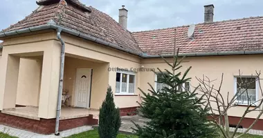 Haus 4 Zimmer in Zalaszentlaszlo, Ungarn
