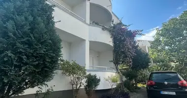 Hotel 298 m² in Dobra Voda, Montenegro