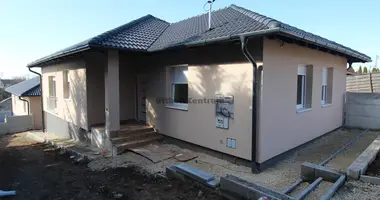 4 room house in Pecel, Hungary