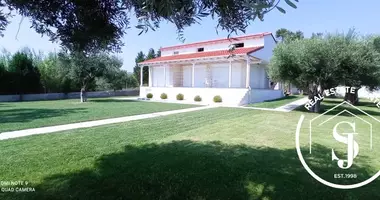 Villa 4 bedrooms with Double-glazed windows, with Balcony, with Air conditioner in Nea Skioni, Greece