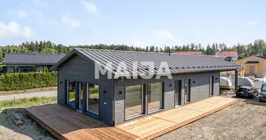 Haus 4 zimmer in Raisio, Finnland