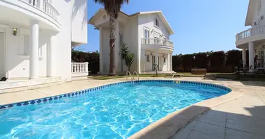 Casa 4 habitaciones en Serik, Turquía