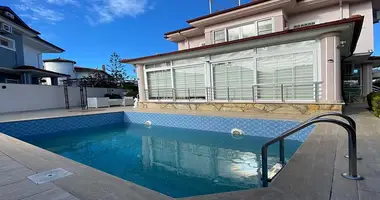 Villa Villa de 3 habitaciones con balcón, con airea acondicionado, con estacionamiento en 901 Sokak, Turquía