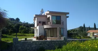 Villa 4 chambres avec parkovka parking, avec Vue sur la mer, avec Terrasse dans Kyrenia, Chypre du Nord