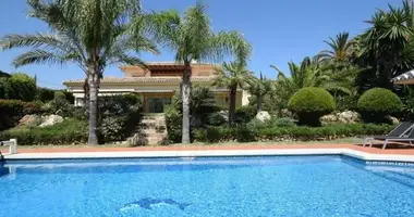 Villa 4 bedrooms in Artola, Spain
