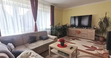 6 room house in Gyoemro, Hungary