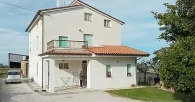 Casa 12 habitaciones en Terni, Italia