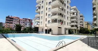 Apartamento 3 habitaciones con la piscina en Alanya, Turquía