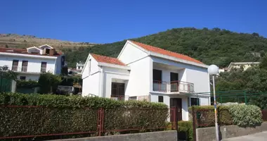 Casa 5 habitaciones en Petrovac, Montenegro