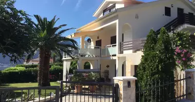 Villa 4 chambres avec parkovka parking, avec Terrasse, avec Jardin dans Prcanj, Monténégro