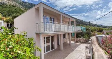 Wohnung 4 Schlafzimmer in Montenegro