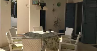 Haus 3 Schlafzimmer in Chloraka, Cyprus