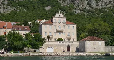 Gewerbefläche 1 400 m² in Montenegro