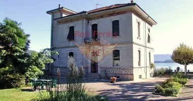 Villa 5 habitaciones en Arona, Italia