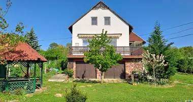 5 room house in Balatonrendes, Hungary