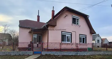 3 room house in Pusztaszentlaszlo, Hungary