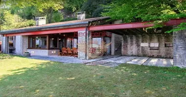 Villa 4 Zimmer in Ispra, Italien