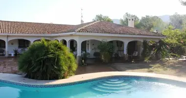 Villa 4 bedrooms with Furnitured, with Garden, with Storage Room in Benidorm, Spain