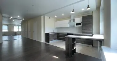 Apartamento 3 habitaciones en Minsk, Belarús
