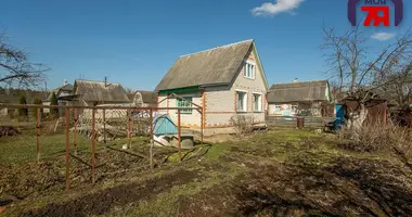 Casa en Ciurliouski sielski Saviet, Belarús