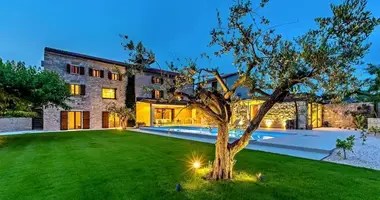 Villa 5 bedrooms in Brtonigla, Croatia