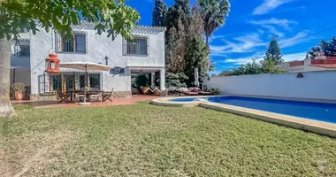 Villa  con Aire acondicionado, con Terraza, con Patio en Alfaz del Pi, España