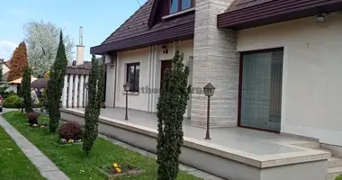 5 room house in Oroshaza, Hungary