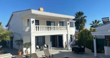 Villa 6 rooms with parking, with Swimming pool, with Камеры видеонаблюдения in Alanya, Turkey