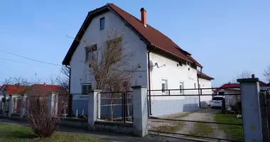 6 room house in Szekesfehervari jaras, Hungary
