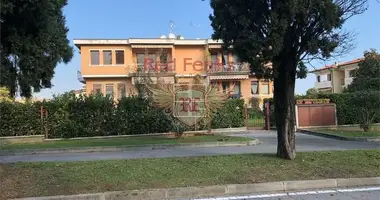 Mieszkanie 5 pokojów w Desenzano del Garda, Włochy