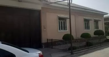 Дом 6 комнат с c ремонтом в Varzak, Узбекистан