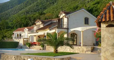 Villa 6 bedrooms with Video surveillance, with Sauna, with private pool in Stoliv, Montenegro