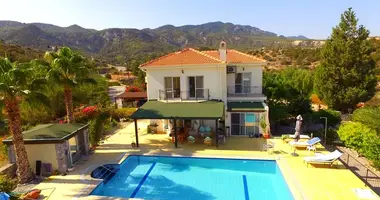 Вилла   с балконом, с крытой парковкой, с личным бассейном в Мелоунта, Турецкая Республика Северного Кипра