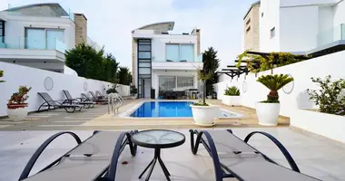 Casa 5 habitaciones en Paralimni, Chipre
