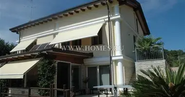 7 bedroom house in Sarzana, Italy