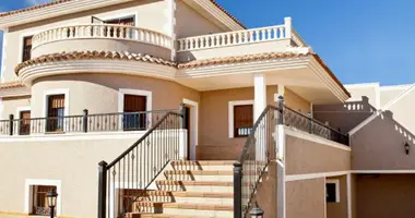 Villa 3 bedrooms with bathroom, with public pool, with Energy certificate in Torrevieja, Spain