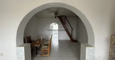 4 room house in Ueroem, Hungary