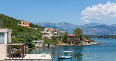 Villa  con Junto al mar en Krasici, Montenegro