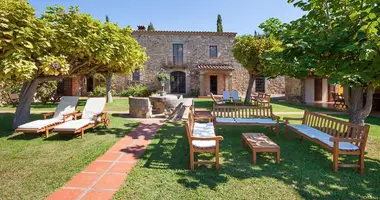 6 bedroom house in Lower Empordà, Spain