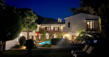 9 bedroom house in Estepona, Spain