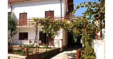 Haus 6 zimmer in Vodice, Kroatien