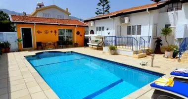 Bungalow 3 chambres avec lichnyy basseyn private pool dans Agios Epiktitos, Chypre du Nord