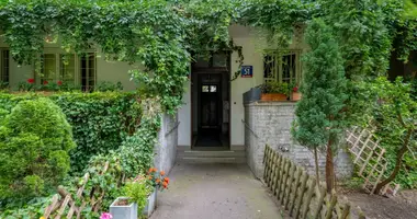 Wohnung 4 zimmer in Warschau, Polen